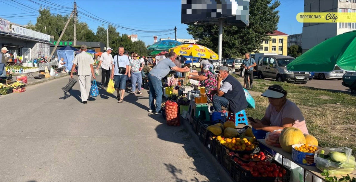 На базарі у Переяславі яблука «Білий налив» продавали по 20 грн, кукурудза подешевшала до 15 грн