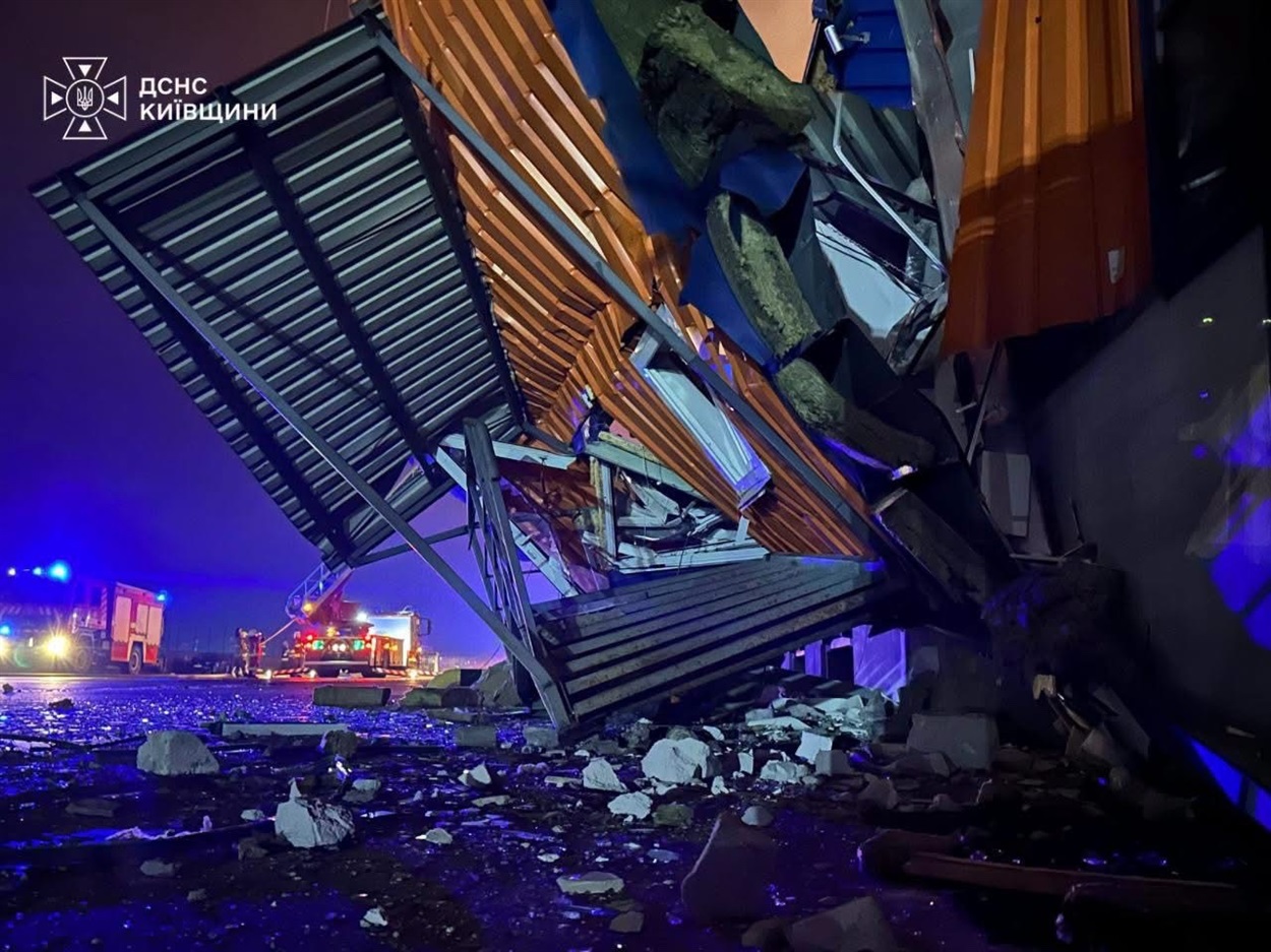 На Київщині внаслідок ворожого обстрілу загинули люди, зруйновано склади та виробництва