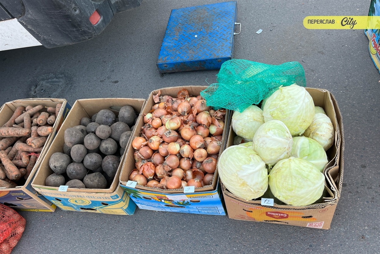 На базарі у Переяславі подорожчала курятина на 20 гривень, а свинячу підчеревину продавали по 380