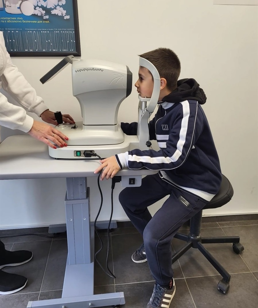 Комп'ютерна діагностика гостроти зору відбувається на апараті авторефрактометрі
