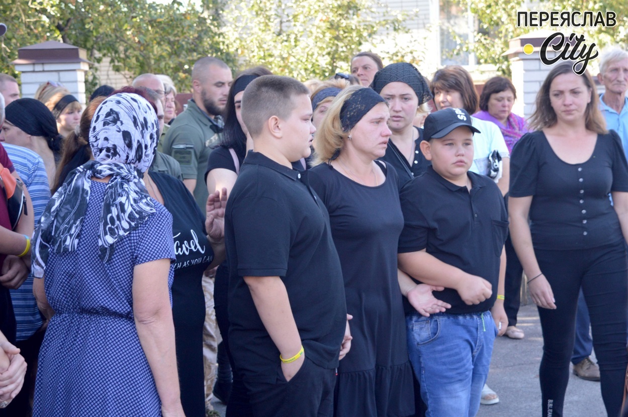 Дружина та сини загиблого бійця ЗСУ Максима Кузьменка