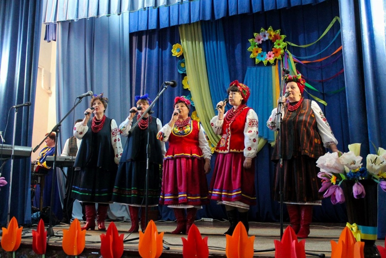 На концерті "Мелодія весни та жіночого серця" у Ковалині зібрали гроші для ЗСУ