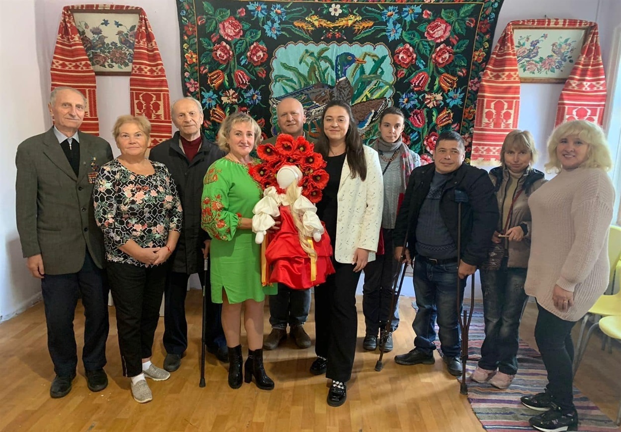 У центрі "Любомир" часто проводяться різні заходи, зустрічі з митцями і народними майстрами, і завжди поряд лялька Любомира 