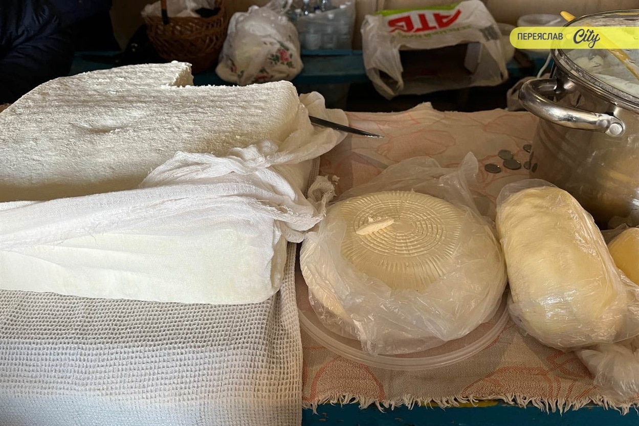 На базарі у Переяславі подорожчала курятина на 20 гривень, а свинячу підчеревину продавали по 380