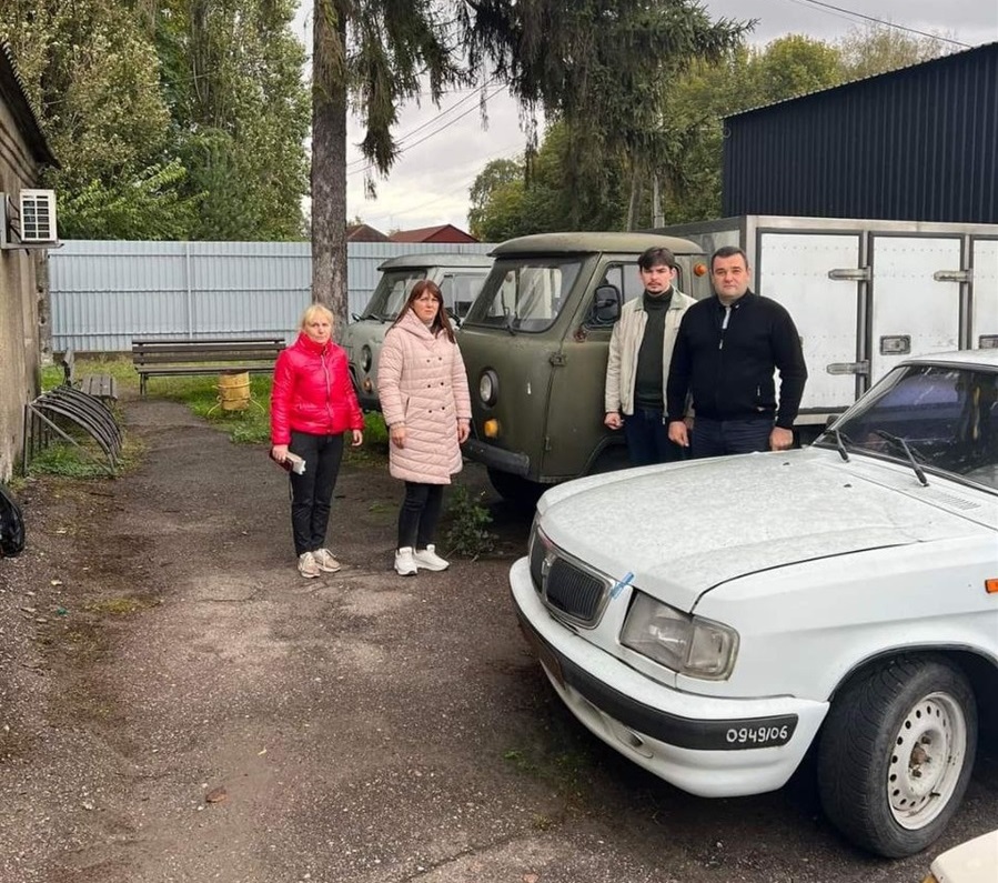 Автомобілі для ЗСУ працівники Дівичківської сільської ради придбали за власні кошти 