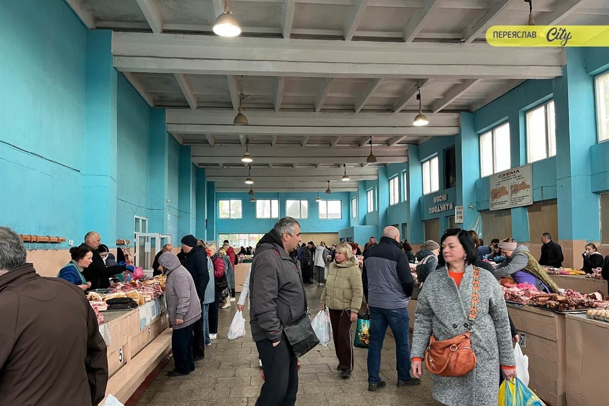 На базарі в Переяславі розсаду помідорів продають по 50-80 гривень, а капусту і перець по 70