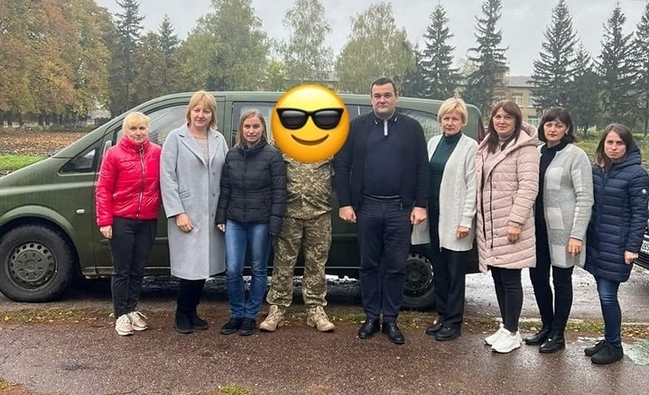 Колектив Дівичківської сільської ради передав 11 тис. гривень власних коштів на ремонт автомобіля для ЗСУ