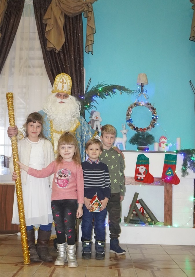 Маленькі переяславці тим часом на гостині у Миколая