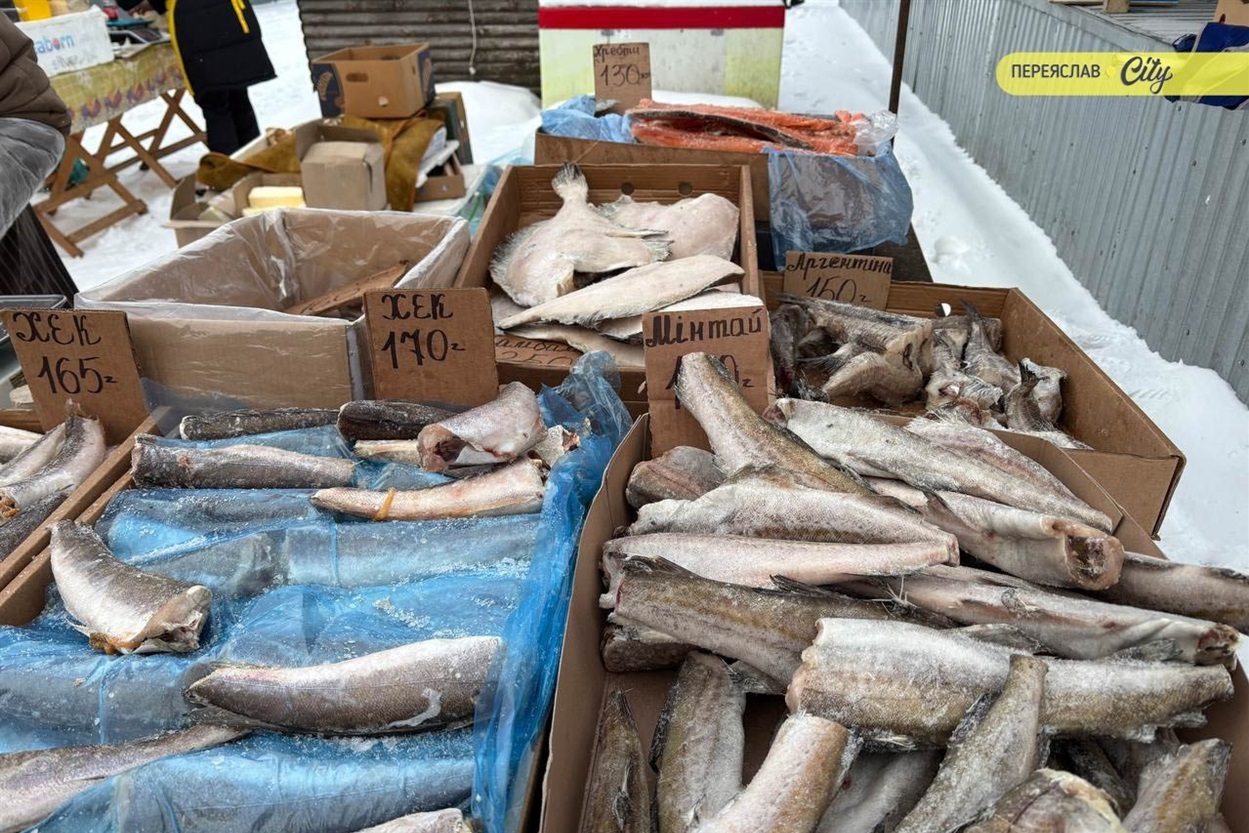 На базарі в Переяславі брали соняшникове насіння для синичок по 200 грн, значно здорожчало молозиво