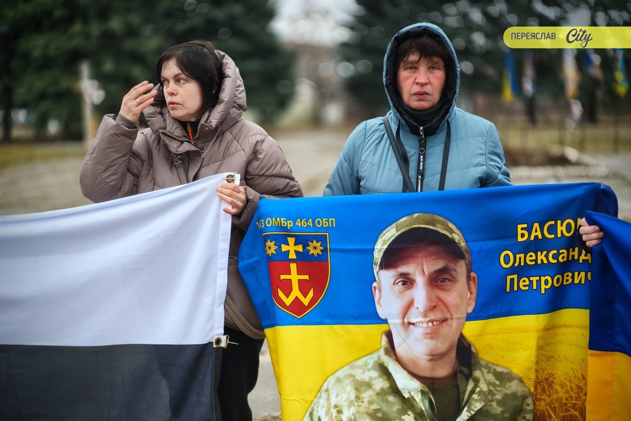 ​ ​​​​Хвилина мовчання та мовчазна акція нагадування родин зниклих безвісти, полонених та загиблих захисників. Переяслав, 21 березня 2026 р.​​​​ ​