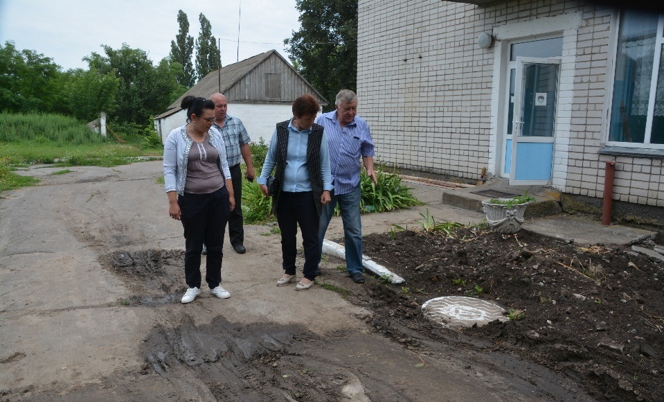 Нові труби до будівлі школи вже проклали
