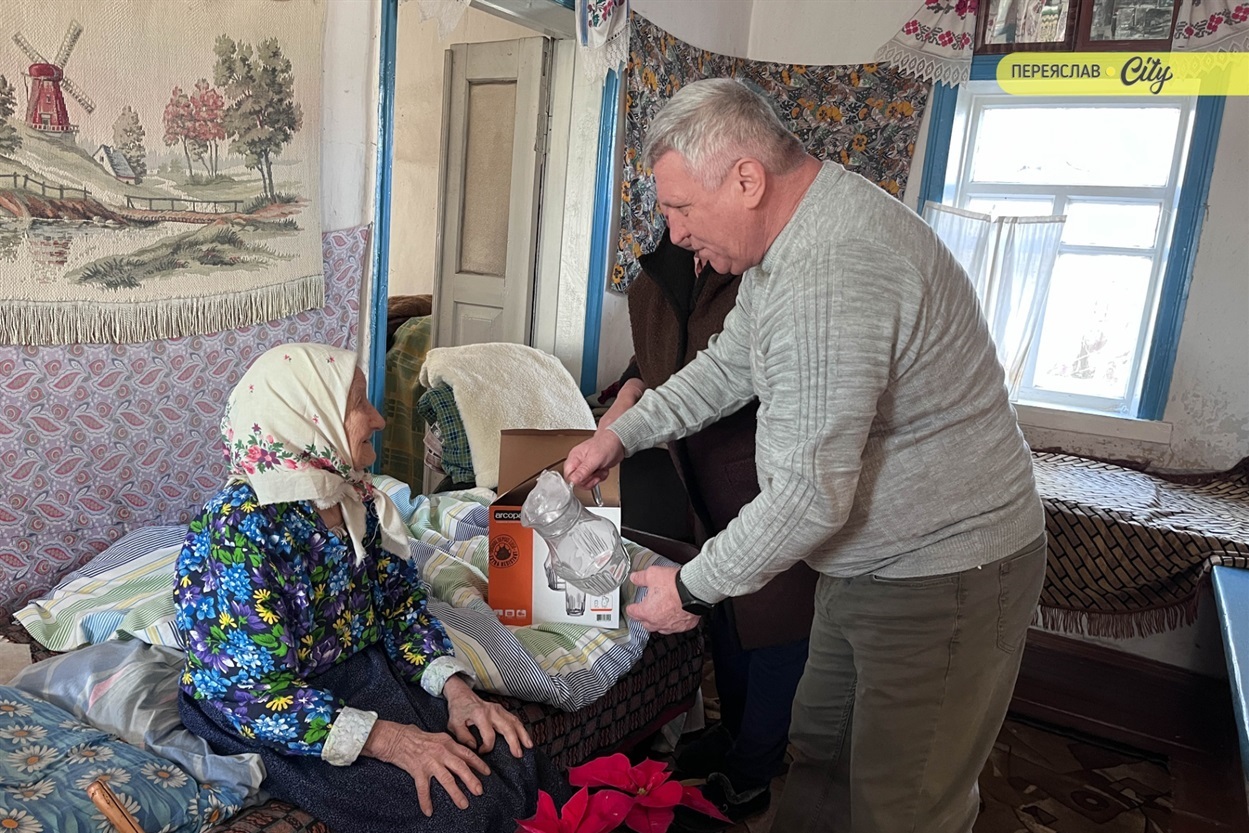 "Багато працювала і не їла ковбаси": на Переяславщині Євдокія Чорненька зустріла своє 100-річчя