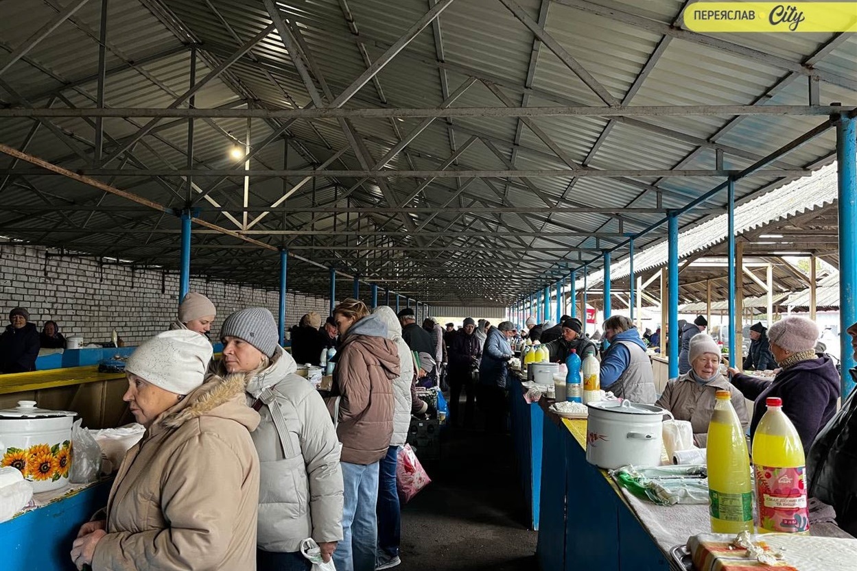 На базар у Переяславі привезли багато часнику від 100 грн за кіло, домашні яйця продавали по 90 грн