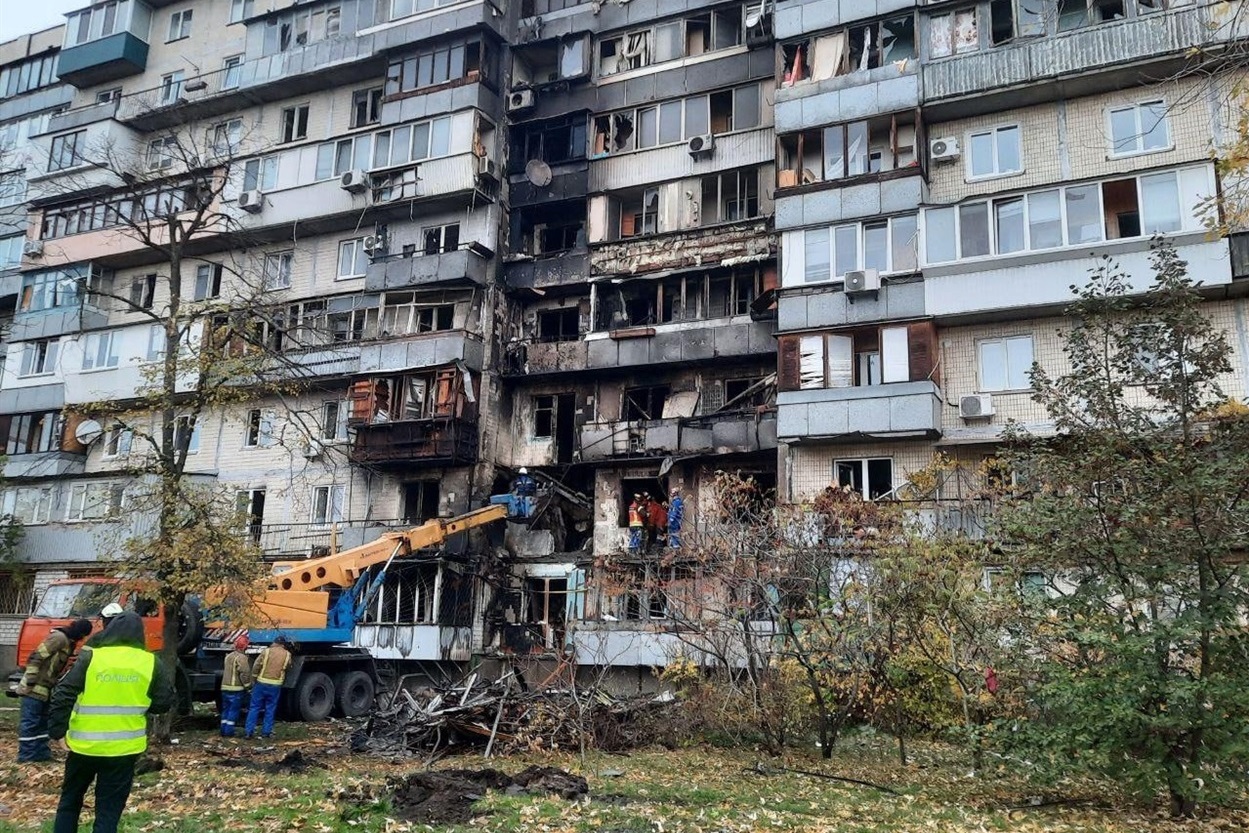 Внаслідок нічної атаки у Києві загинули троє людей, понад 30 поранені, пошкоджені житлові будинки