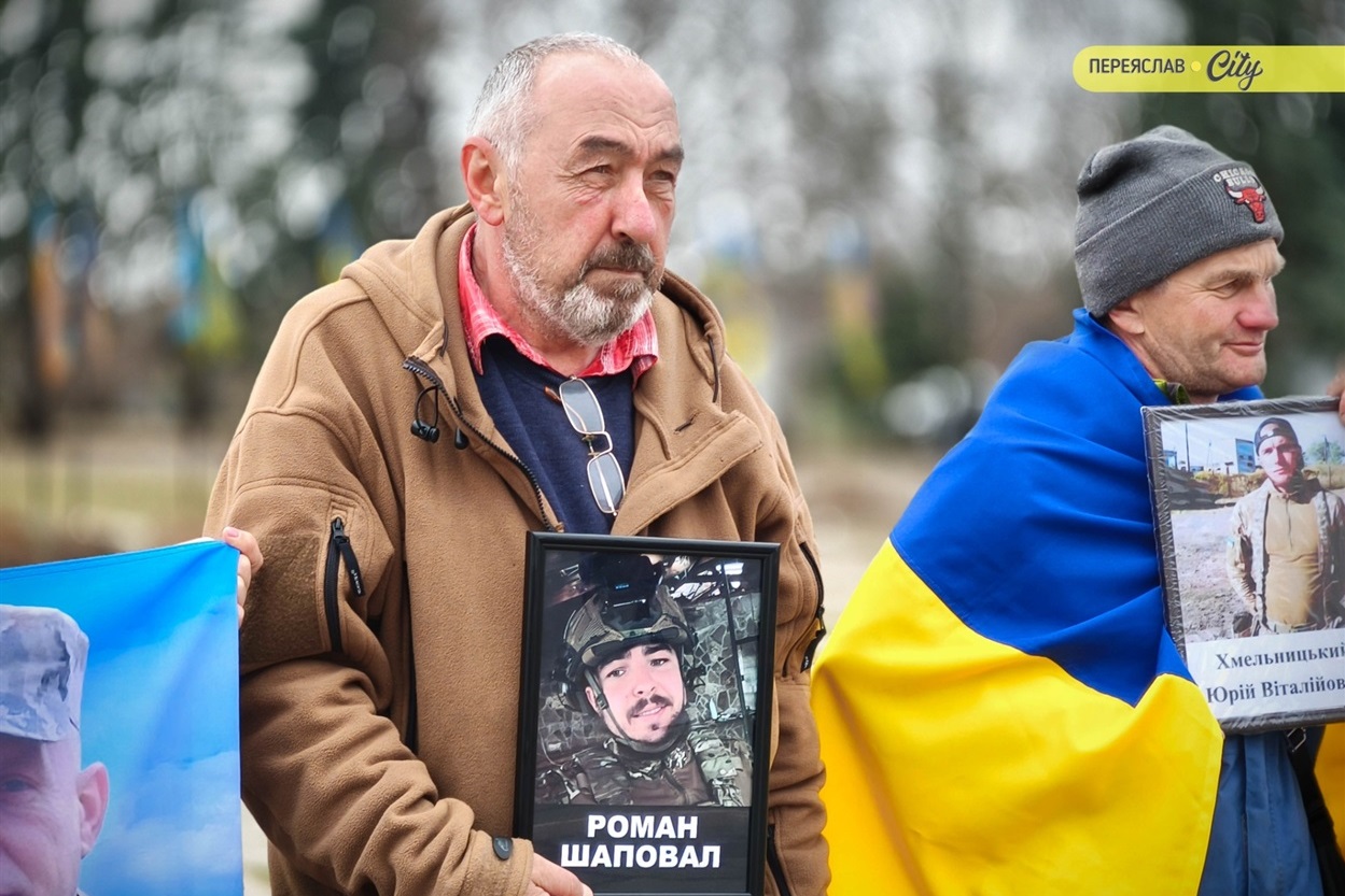 ​​Хвилина мовчання та мовчазна акція нагадування родин зниклих безвісти, полонених та загиблих захисників. Переяслав, 21 березня 2026 р.​​