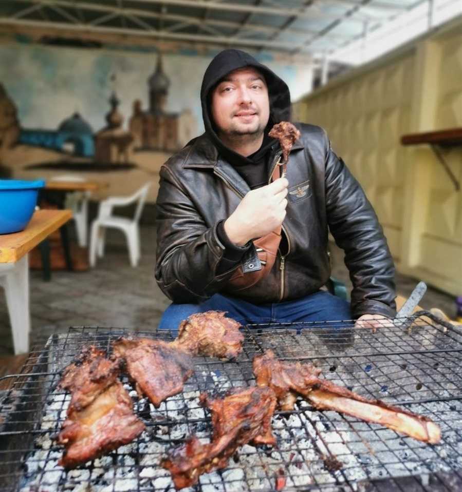 Павло Іванюк ретельно контролює якість продуктів для свого закладу