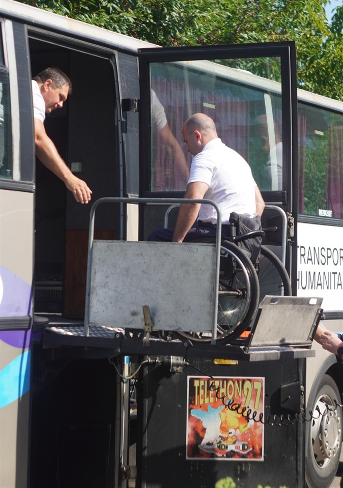 Руслан Самченко тестує заїзд до автобуса