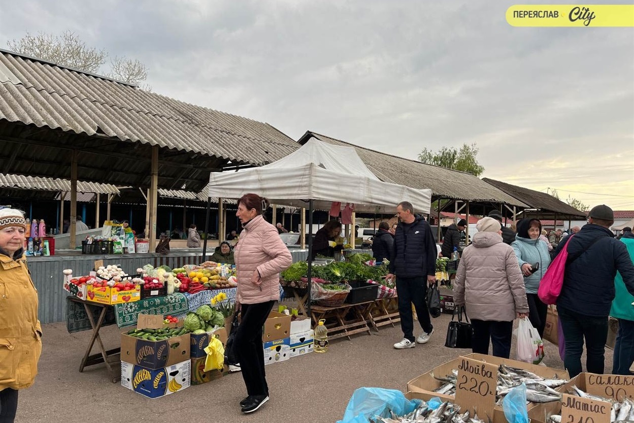 На базарі в Переяславі розсаду помідорів продають по 50-80 гривень, а капусту і перець по 70