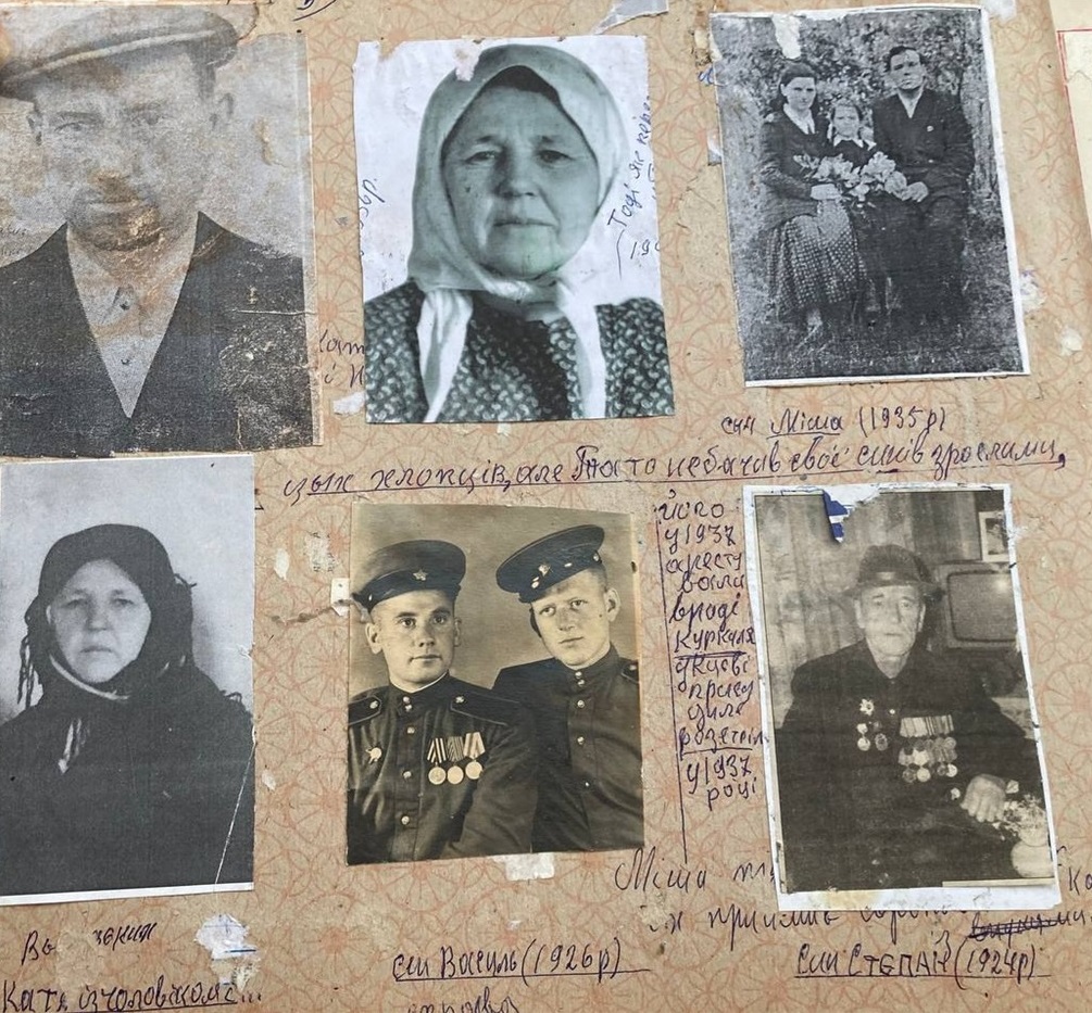 Фотографії батька, матері та братів